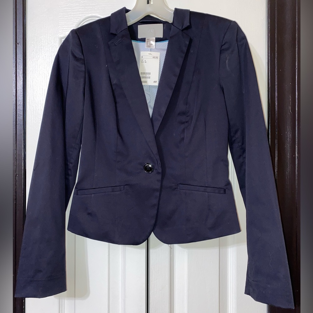 NEW WITH TAGS! Navy blue cropped blazer from H&M!